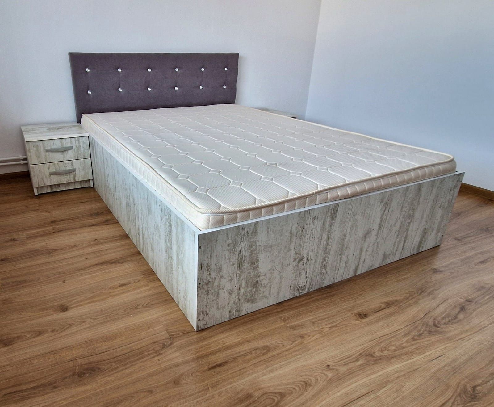 Mobilier de dormitor la comandă realizat de DEKODOC în Timișoara