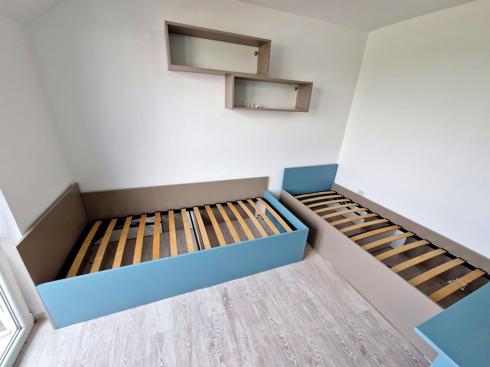 Mobilier de dormitor la comandă realizat de DEKODOC – Timiș