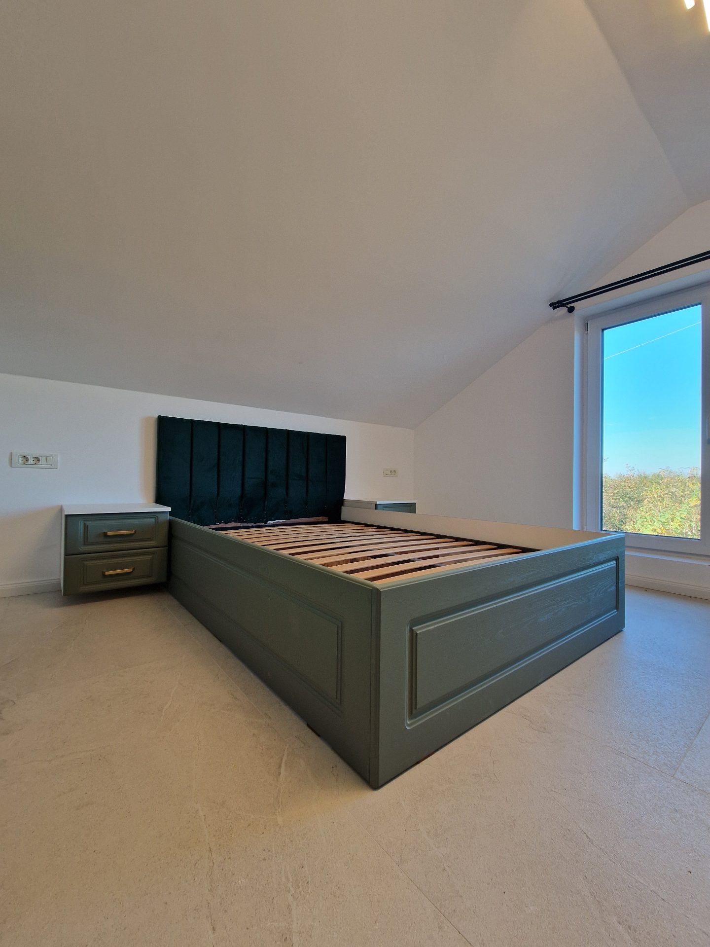 Mobilier de dormitor la comandă realizat de DEKODOC în Timișoara