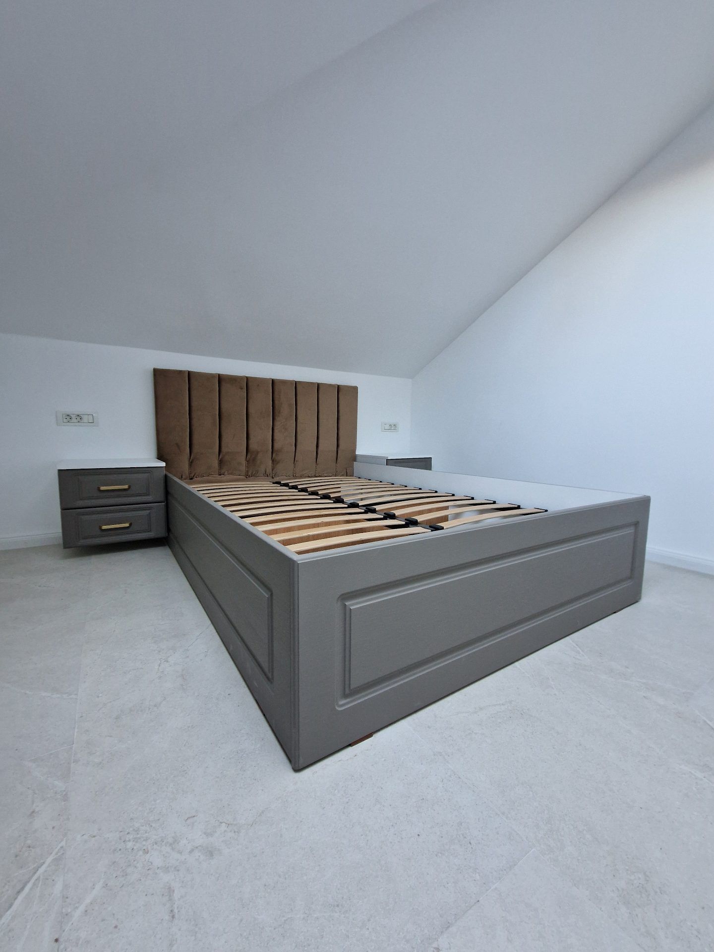 Mobilier de dormitor la comandă realizat de DEKODOC în Timișoara