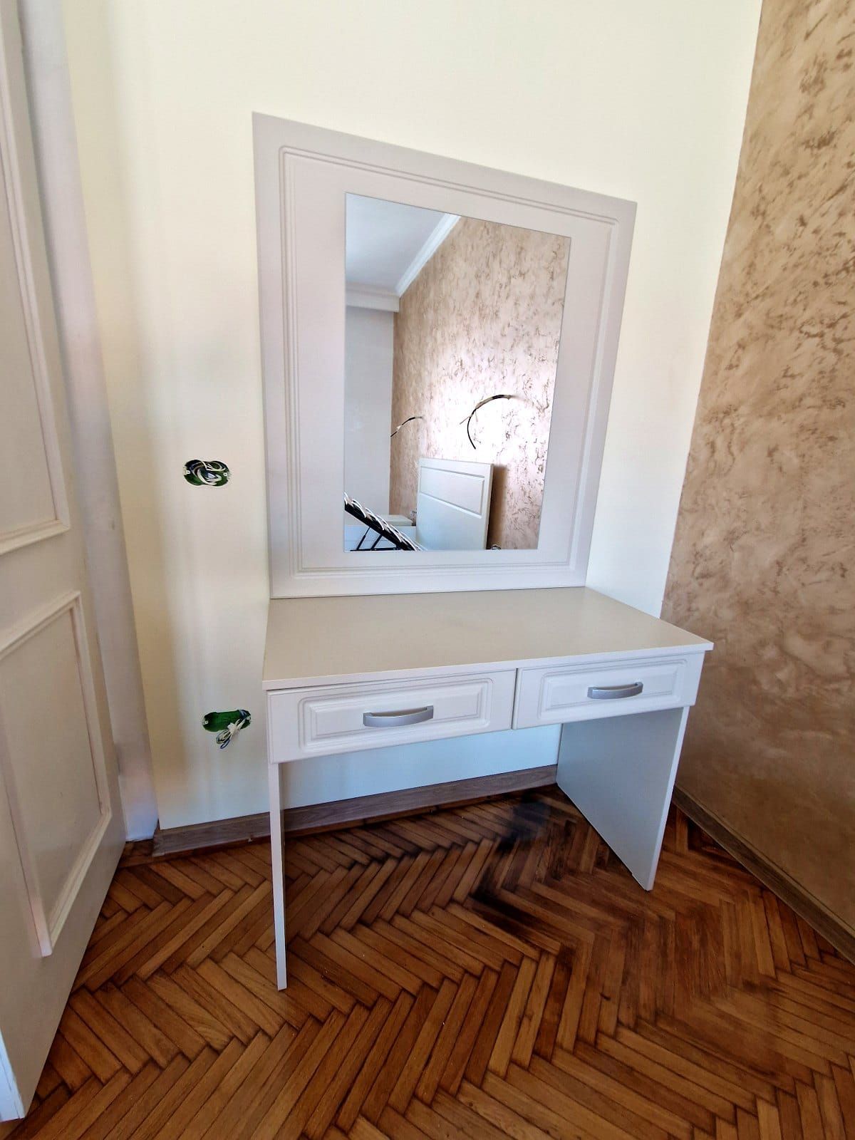Mobilier de dormitor la comandă realizat de DEKODOC – Timiș