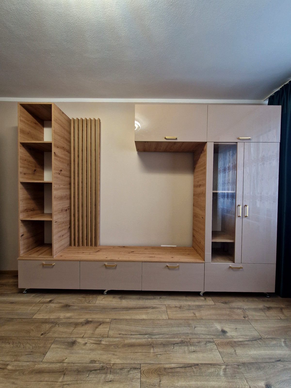 Mobilier de living la comandă realizat de DEKODOC în Timișoara